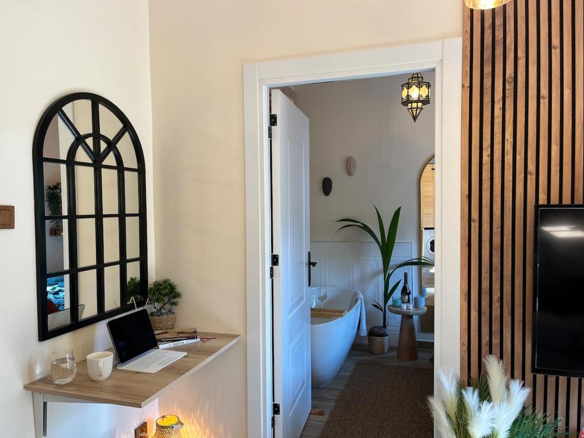 Daire Otto Enjoy Relax 30 Sec To Taksim Bathtub İstanbul